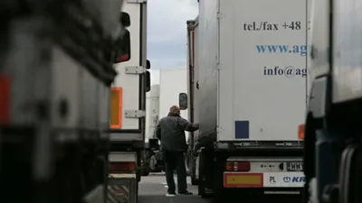 Россияне пообещали пропустить казахстанские грузовики с турецким товаром