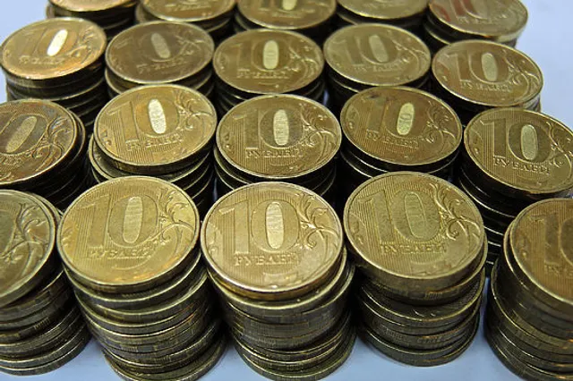 Минфин России предложил девальвировать рубль на 10%