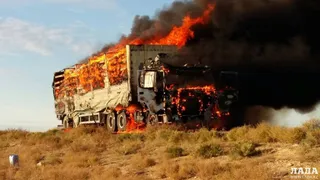 Капитал - Грузовой автомобиль сгорел на трассе Актау - Форт-Шевченко