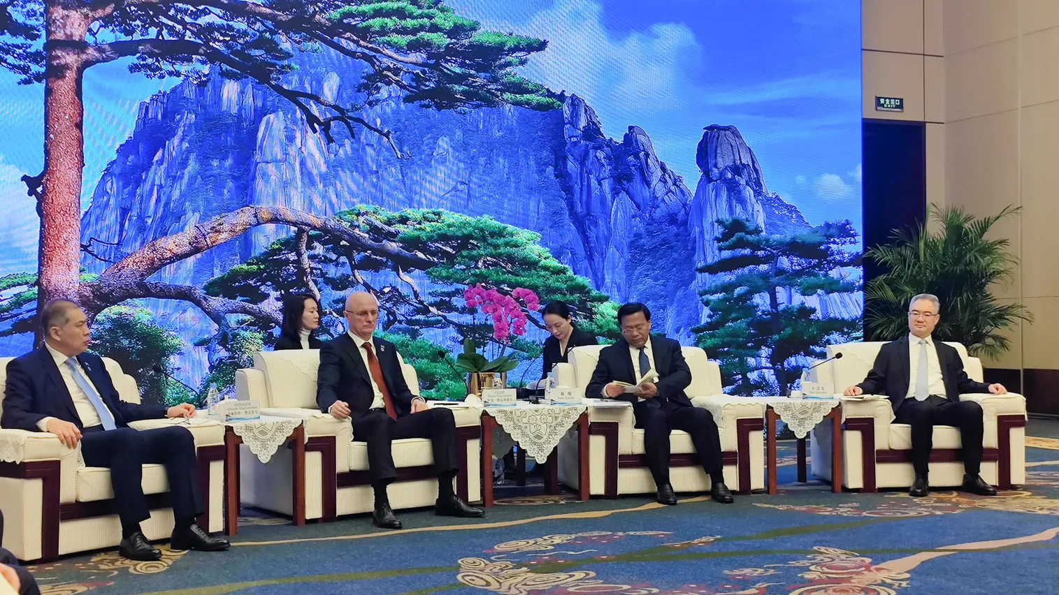 Первый заместитель премьер-министра Роман Скляр посетил с рабочим визитом Китай - фото kapital.kz