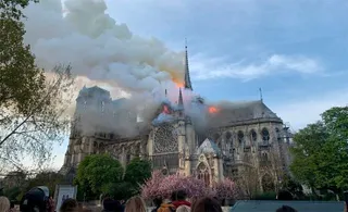 Капитал - Часть Собора Парижской Богоматери уничтожена пожаром