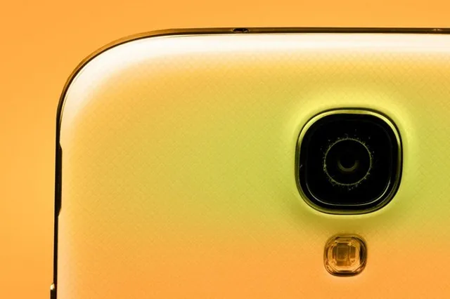 Galaxy S4 стал золотым вслед за iPhone 5s