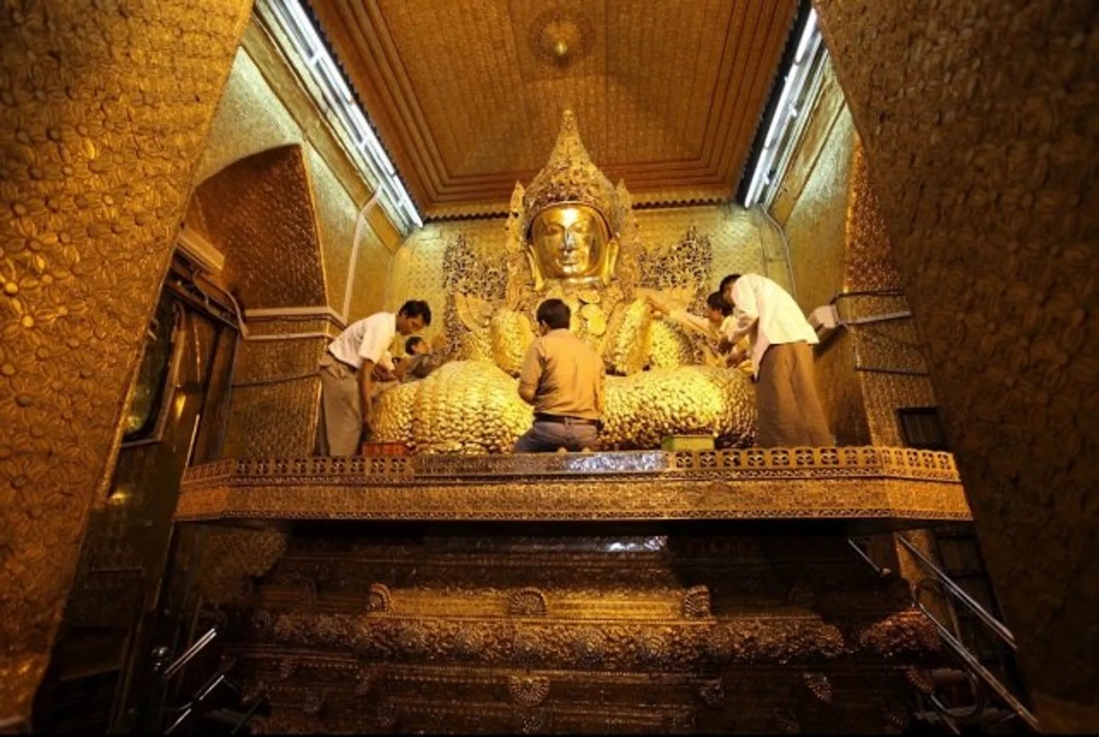 Статуя Будды в храме