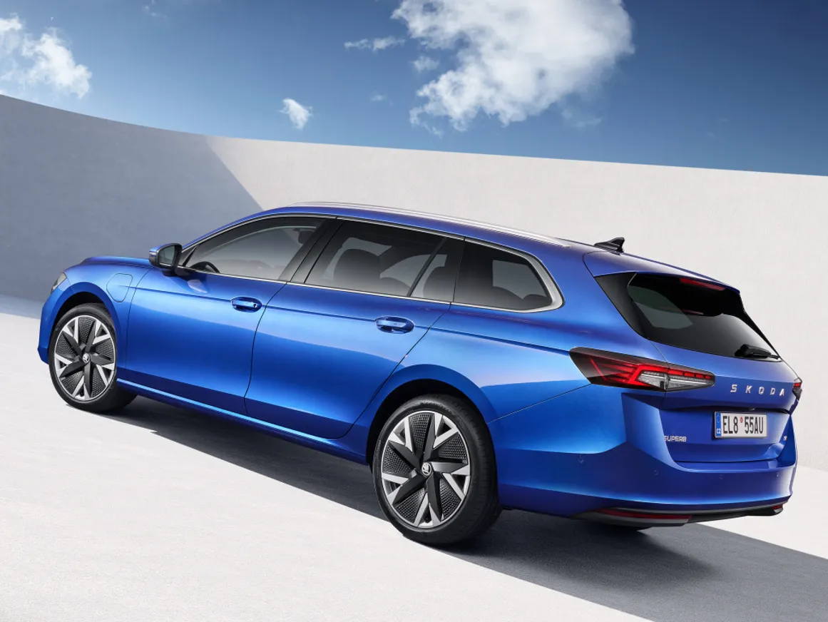 Первый седан Zeekr и новый Superb - фото kapital.kz