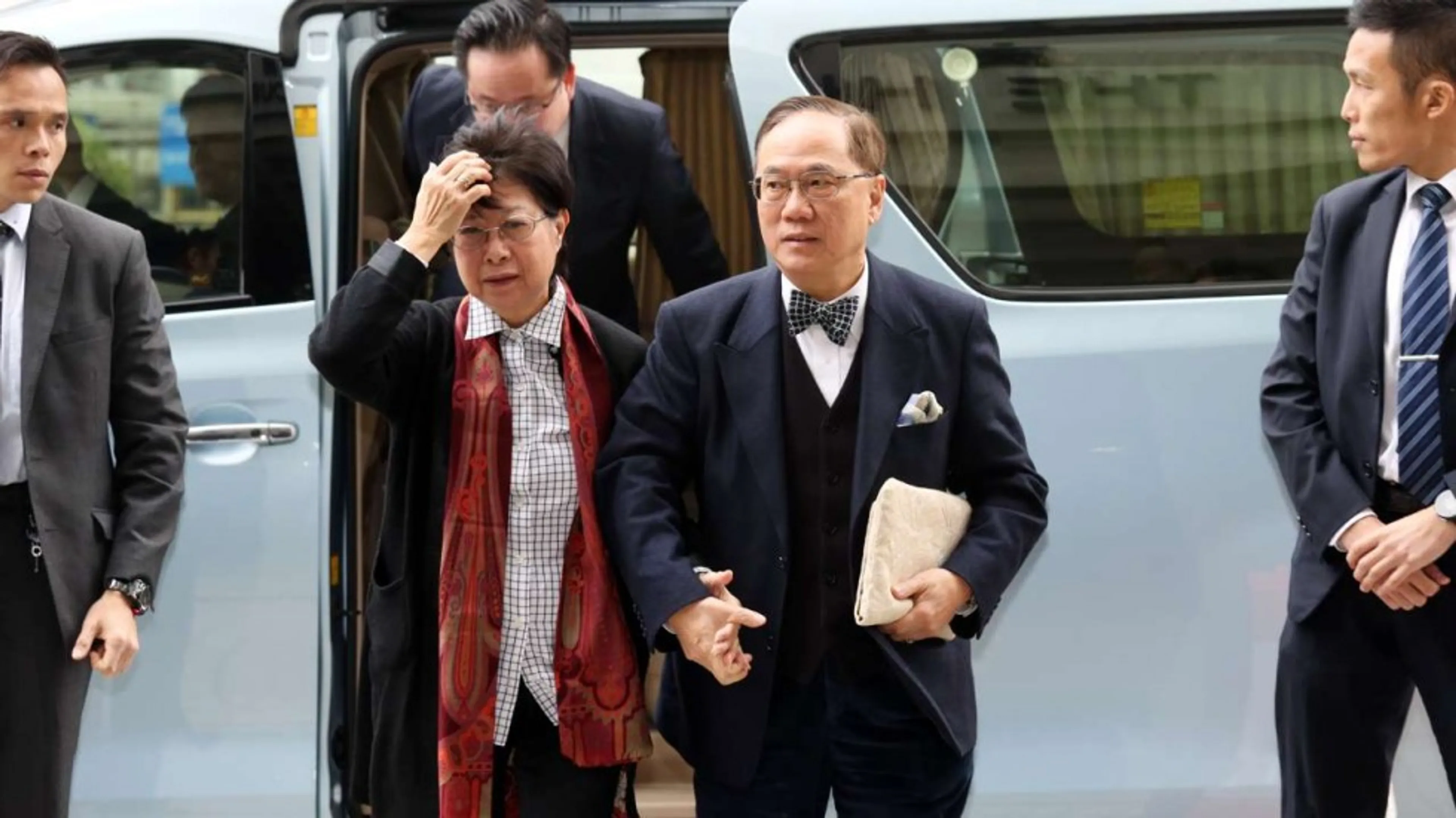 Капитал - Экс-главу администрации Гонконга посадят в тюрьму за коррупцию