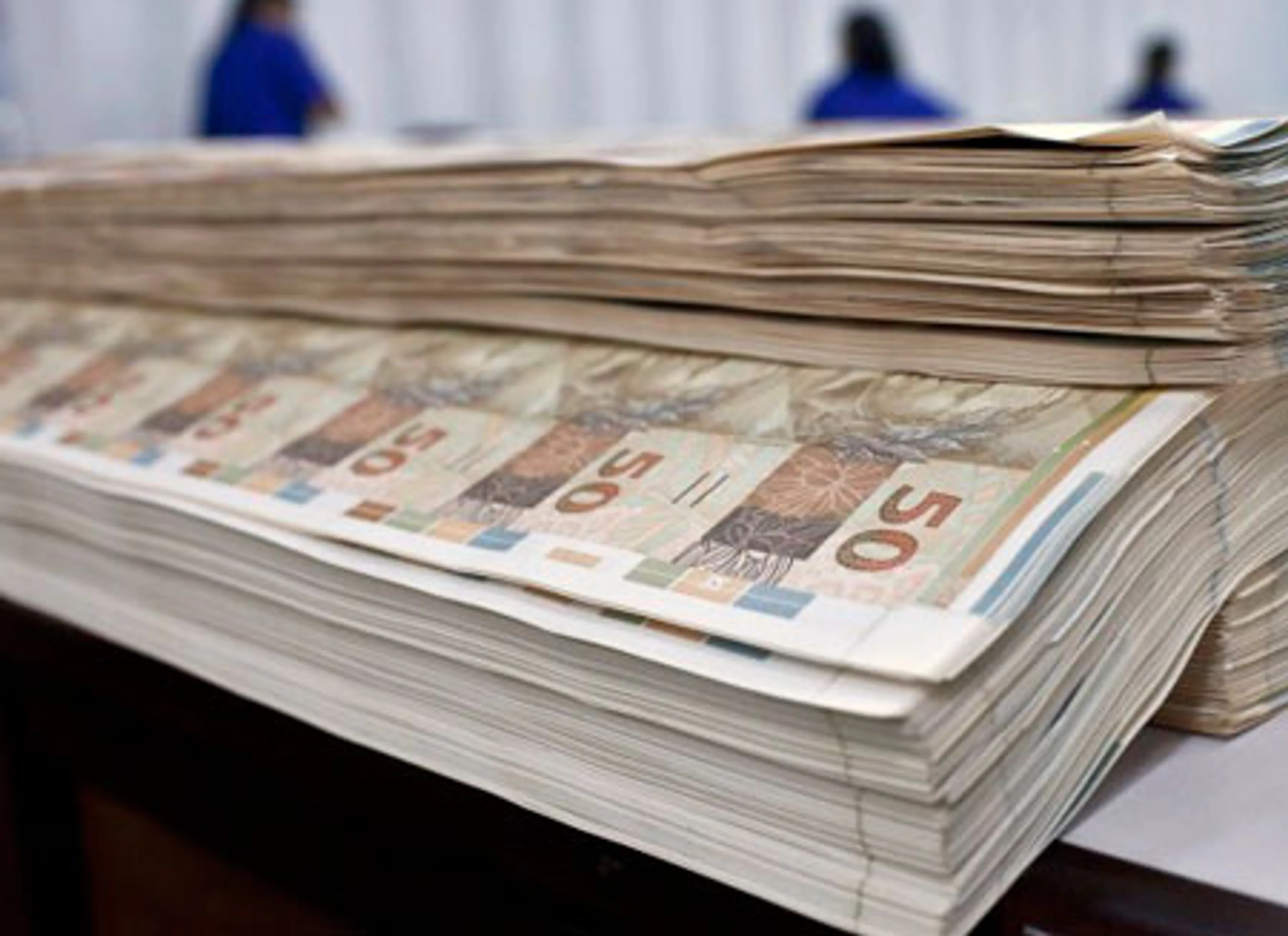 Капитал - Бразилия пытается остановить падение реала