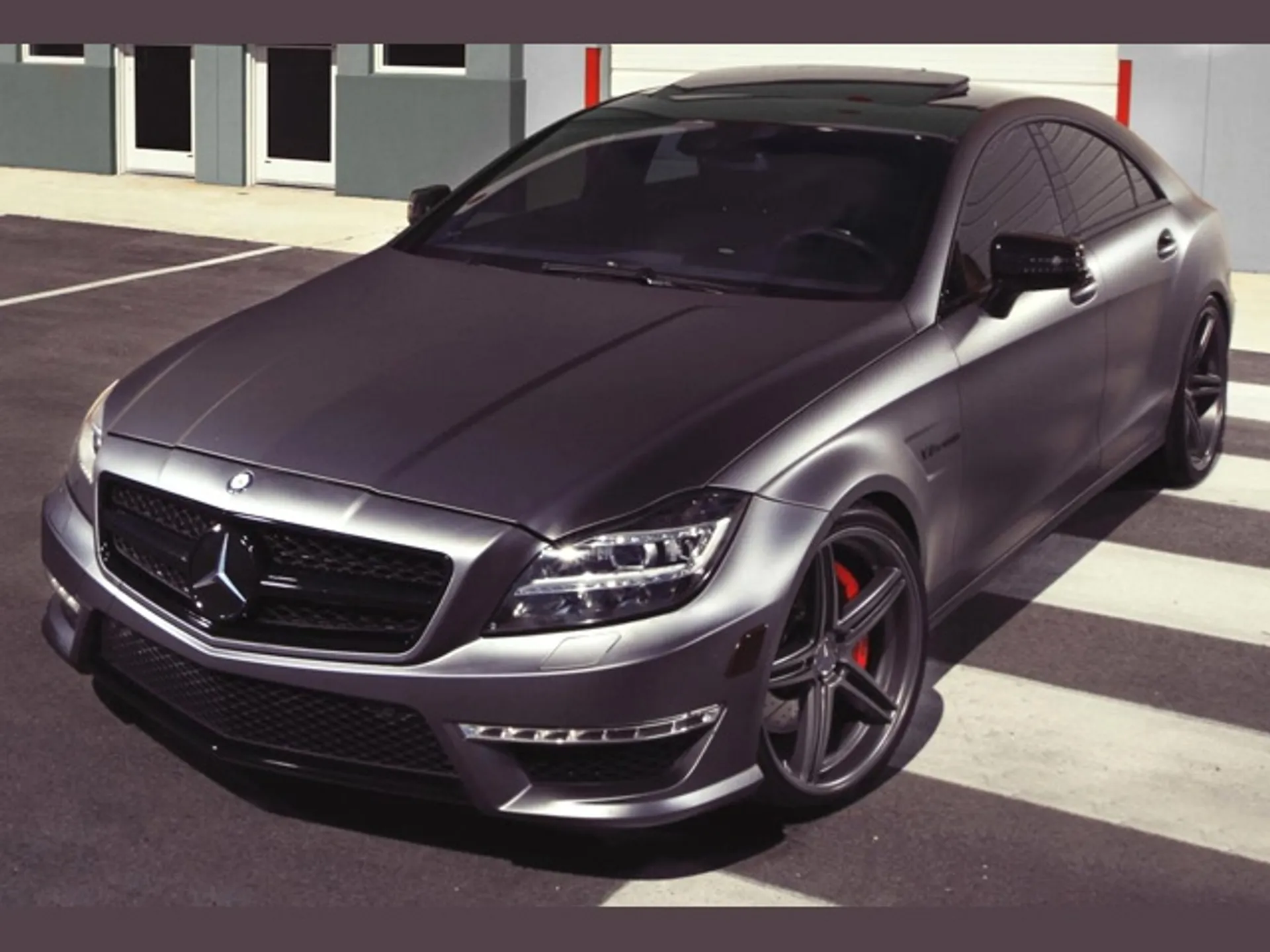 Капитал - Мерседес цвета оружейного металла