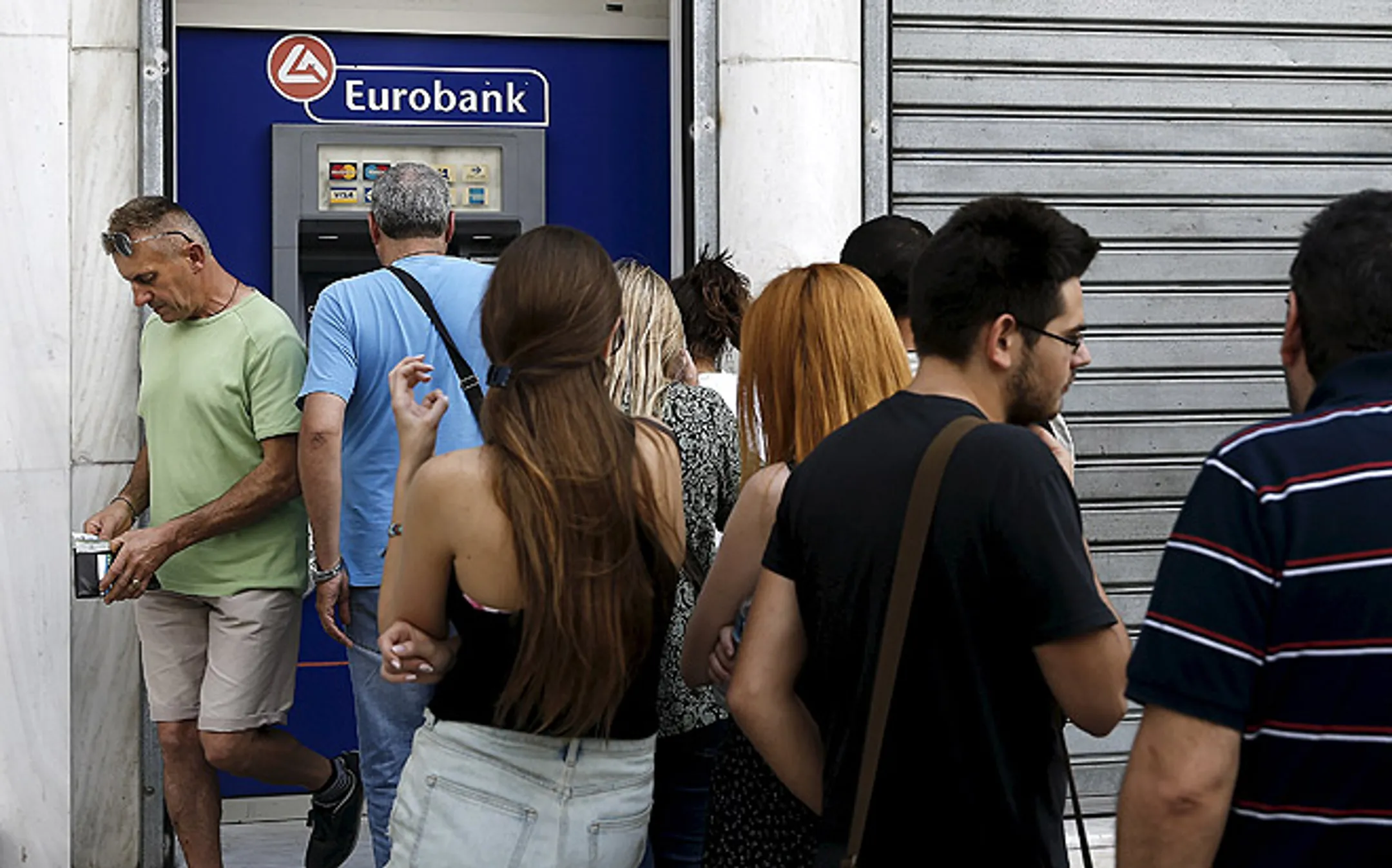 Казахстанские туристы в Греции не могут снять свыше 60 евро - Image Kapital.kz