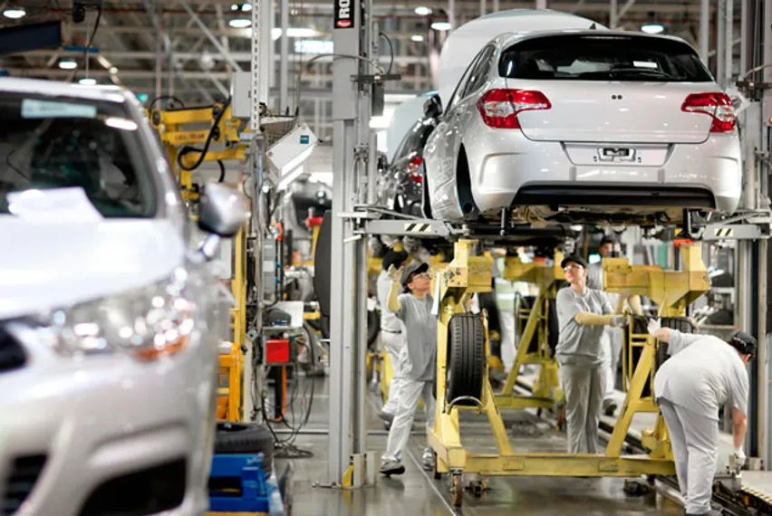 Капитал - Франция вложит в Peugeot миллиард долларов