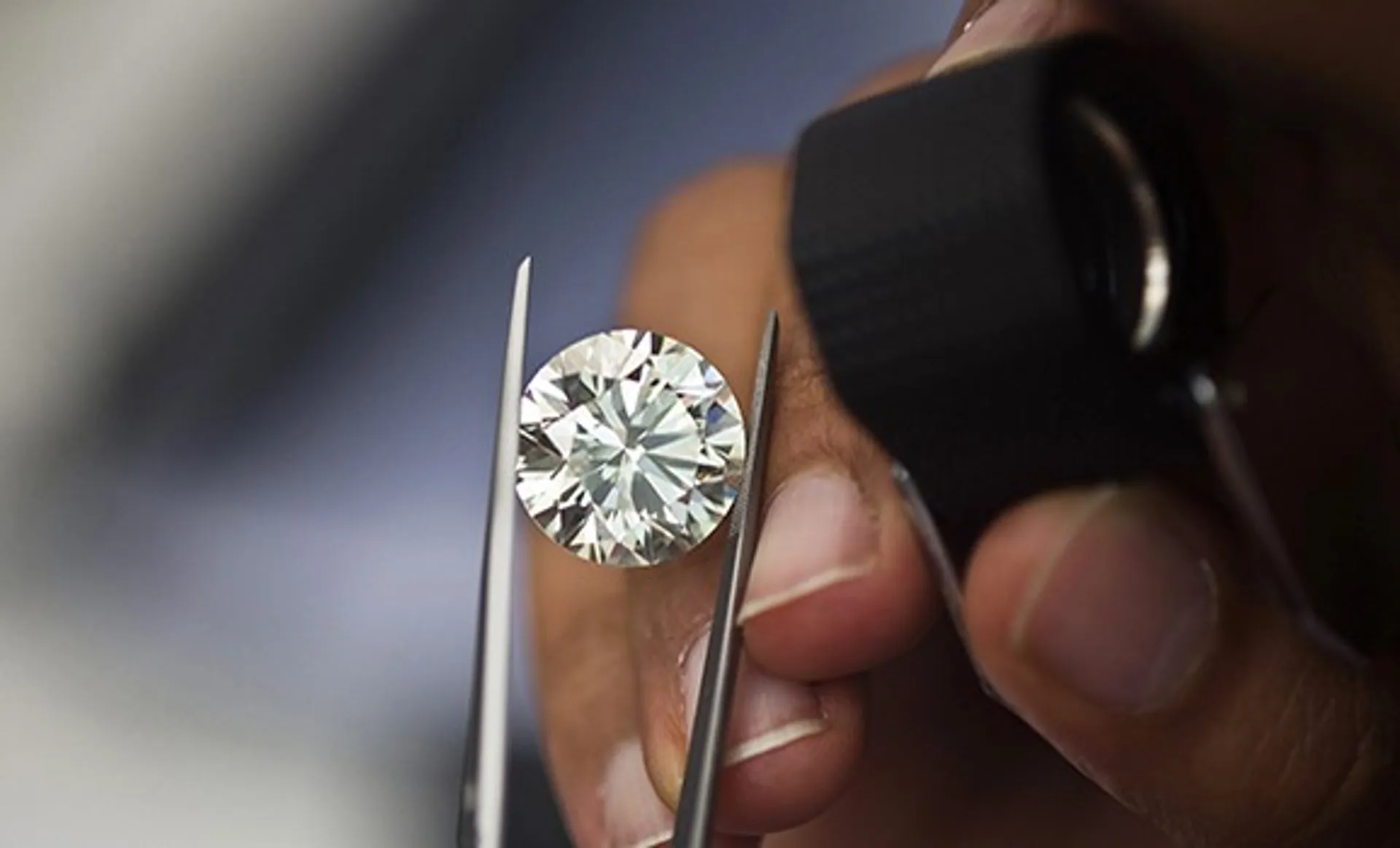 Капитал - АЛРОСА начнет продавать бриллианты онлайн