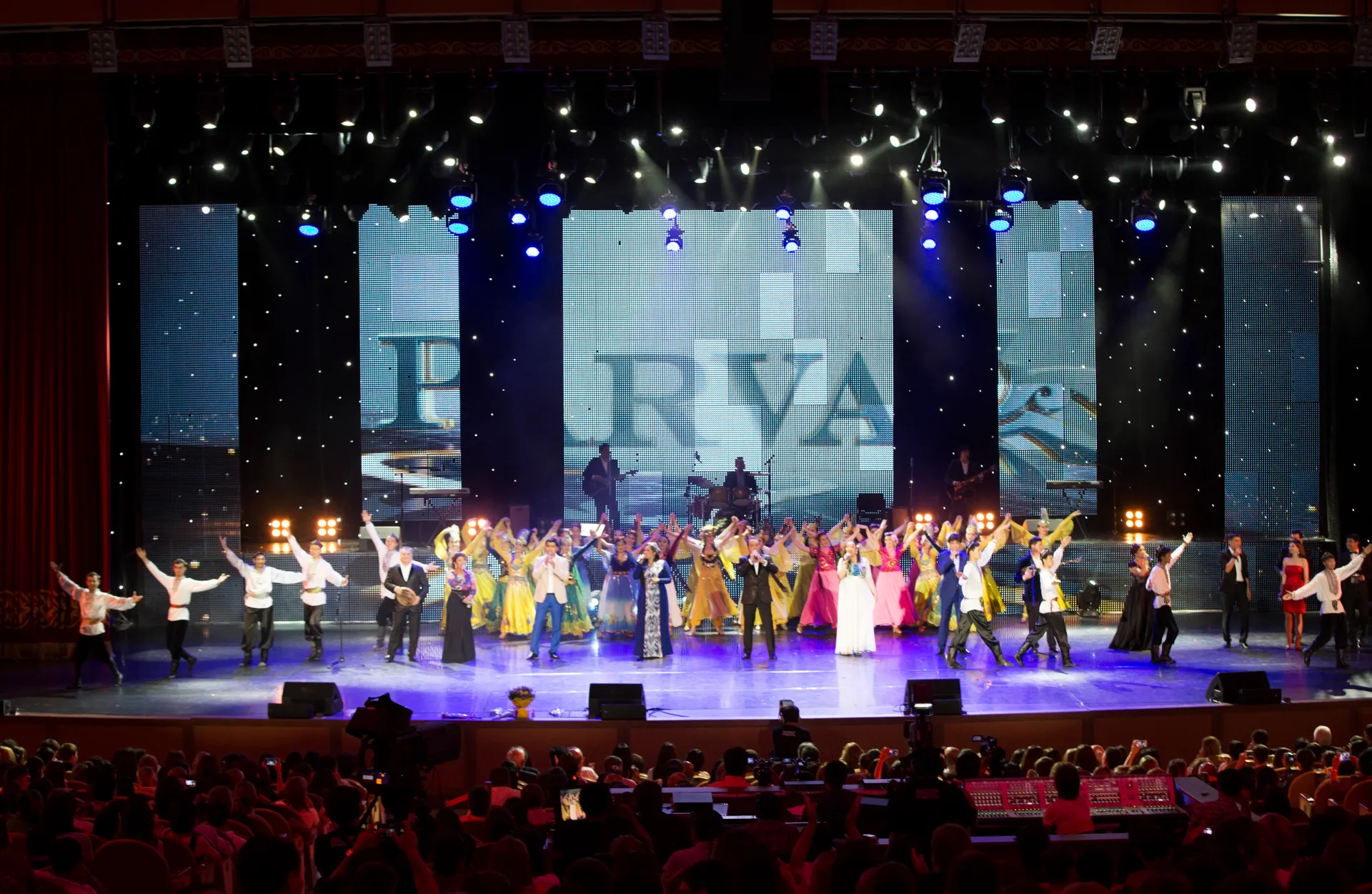 Капитал - В Алматы состоялся концерт «Мелодии любви»