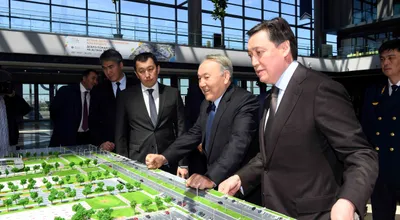 Нурсултан Назарбаев посетил новый железнодорожный вокзал Нұрлы жол