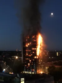 В Лондоне горит небоскреб