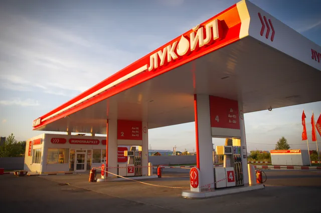 ЛУКОЙЛ задумался о продаже трети заправок в РФ