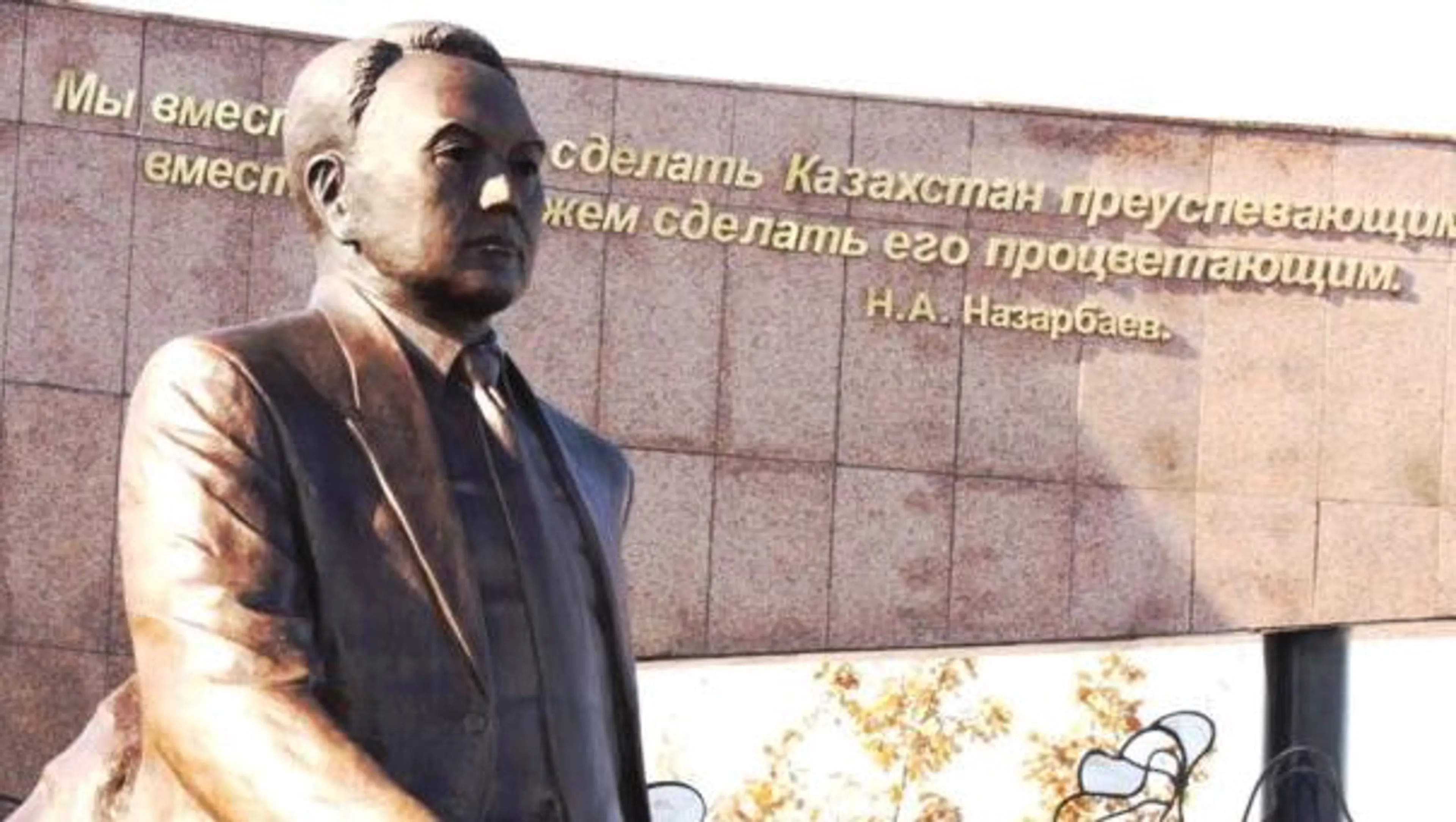 Капитал - Тажин призвал историков оценить деятельность лидера РК