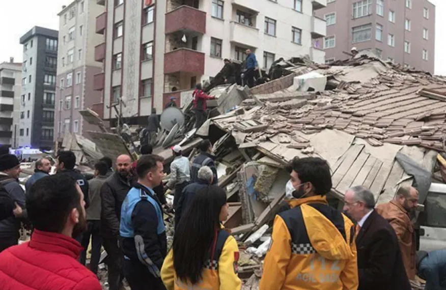 Капитал - В Стамбуле обрушилось многоэтажное здание