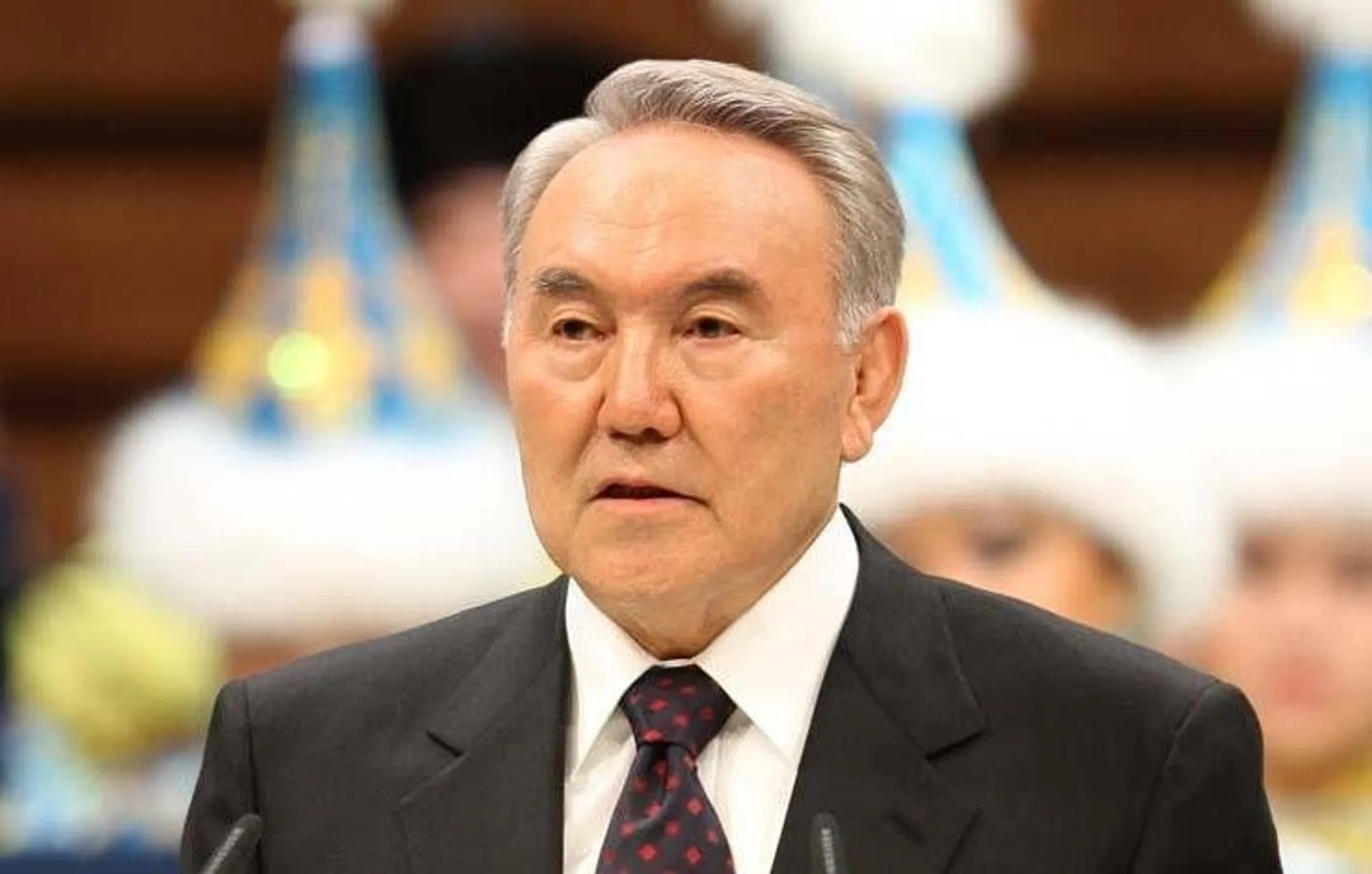 Главе государства подарили тюльпаны сорта «президент Назарбаев» - Image Kapital.kz