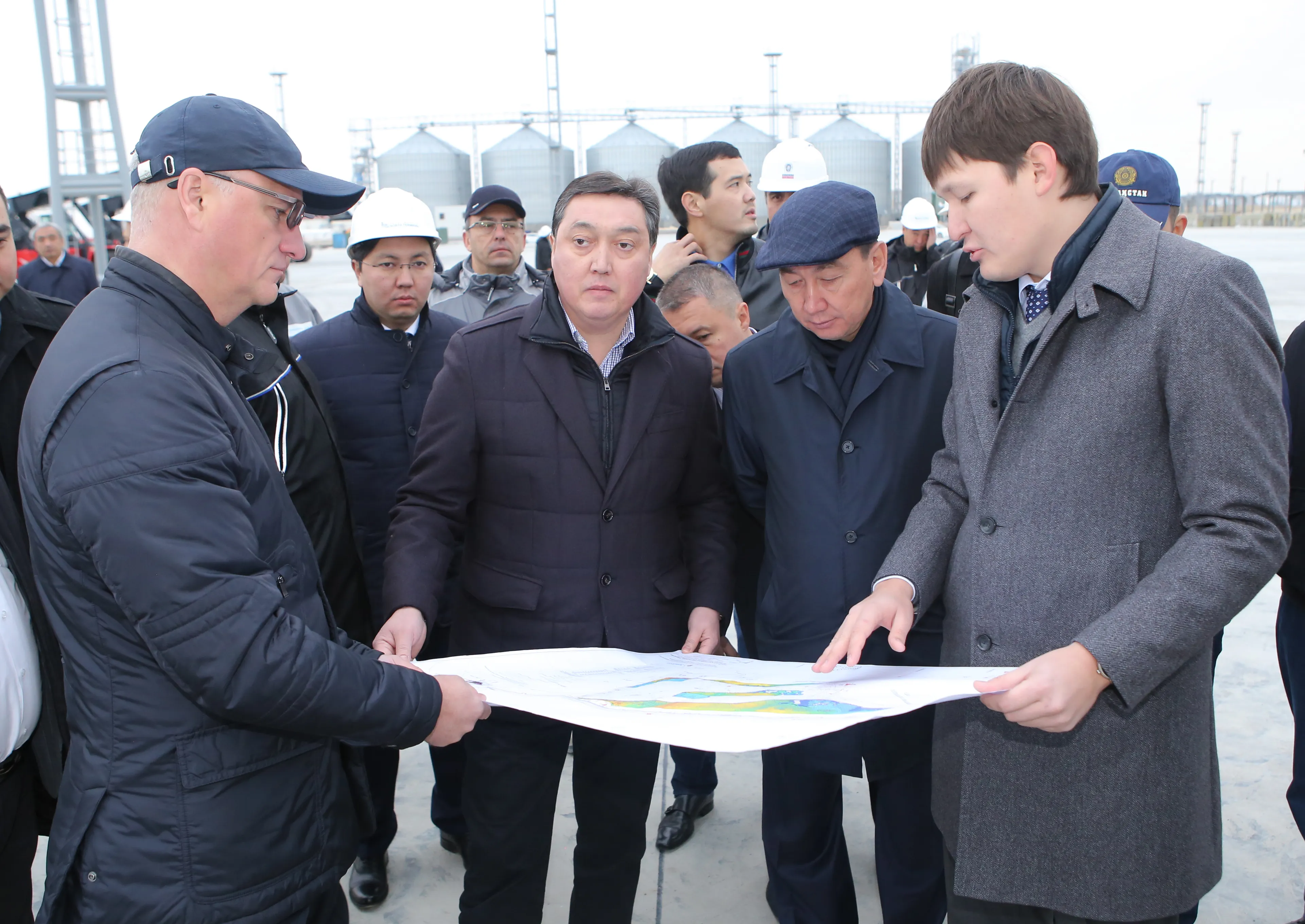 Капитал - Аскар Мамин и Алик Айдарбаев ознакомились с реализацией ряда проектов