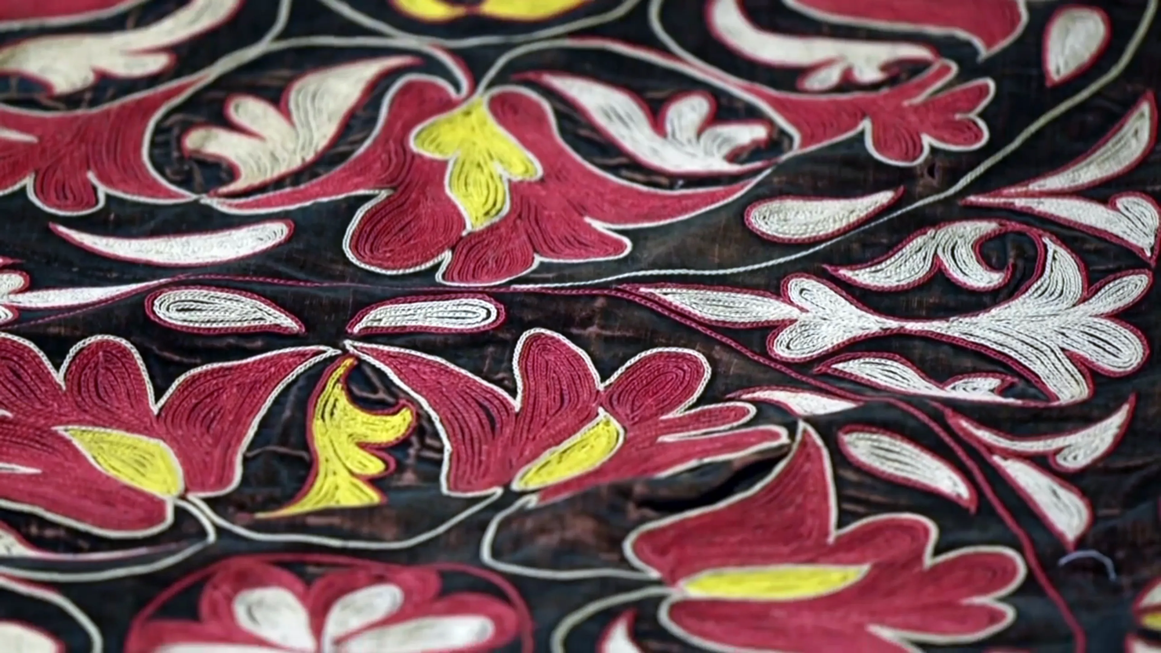 Капитал - От производства национальной одежды к школьной форме