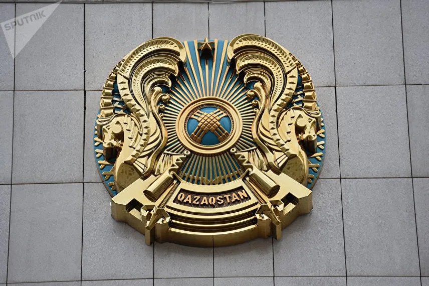 Капитал - Герб с надписью Qazaqstan установили на здании Акорды