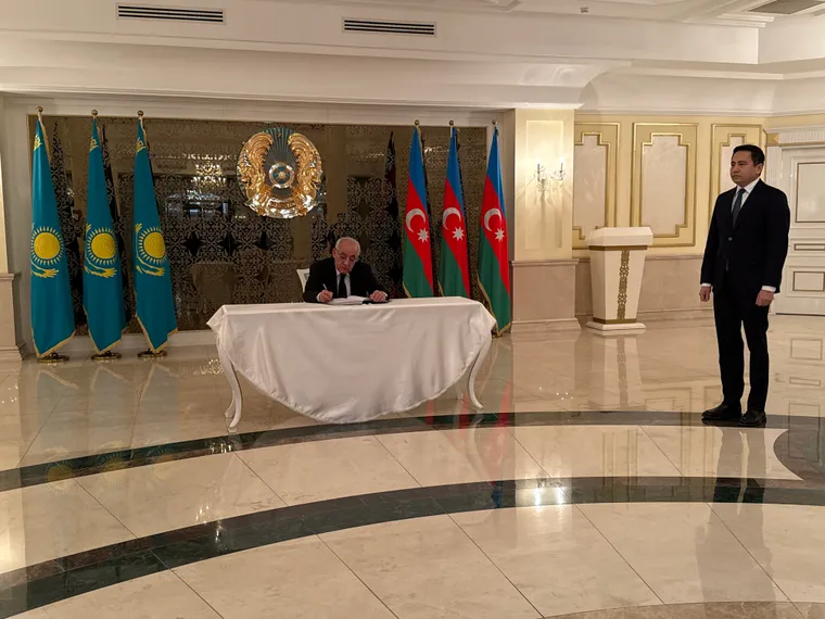 Капитал - Премьер-министр Азербайджана 
посетил Посольство Казахстана в Баку