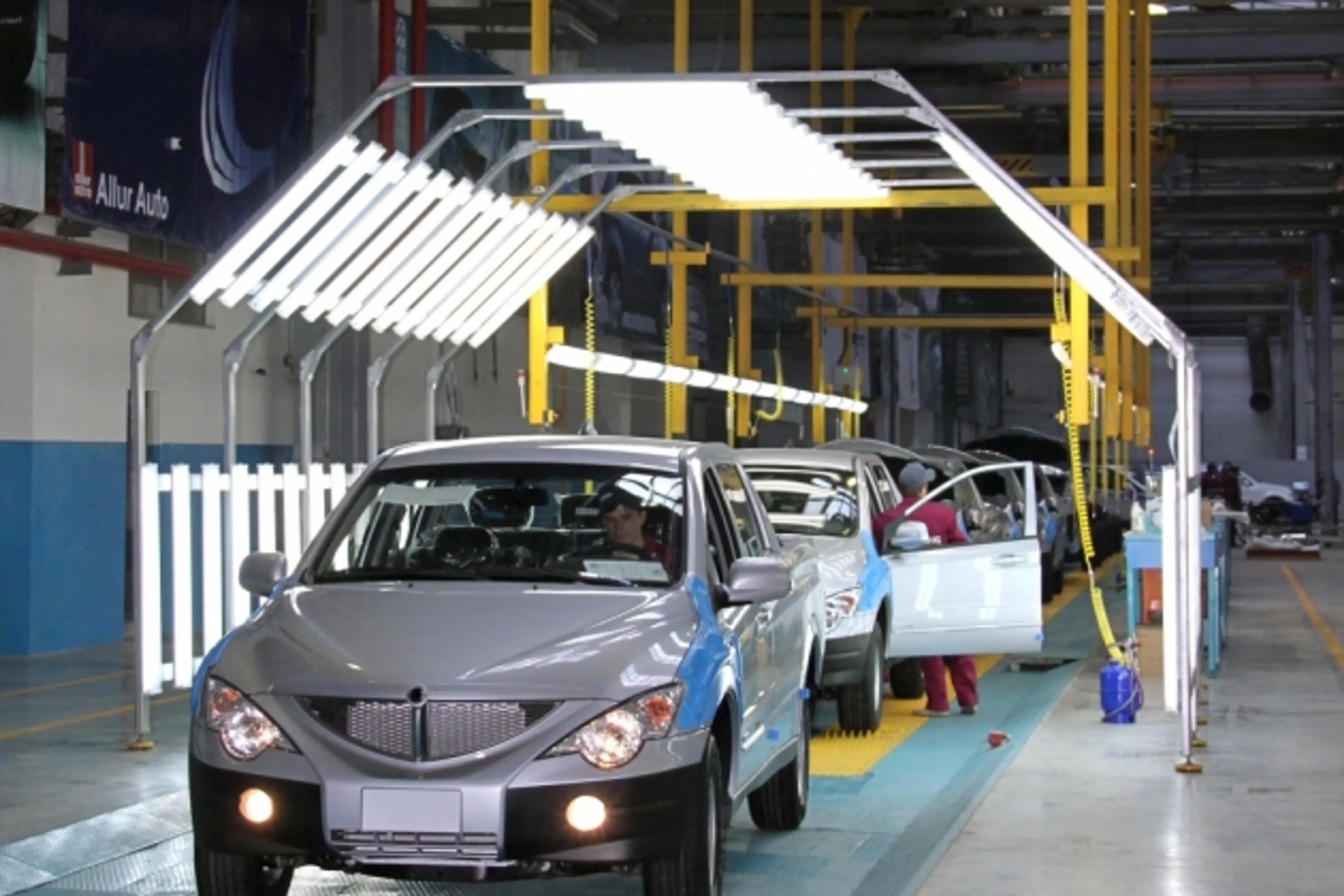 Капитал - Российские чиновники пересядут на автомобили из РК