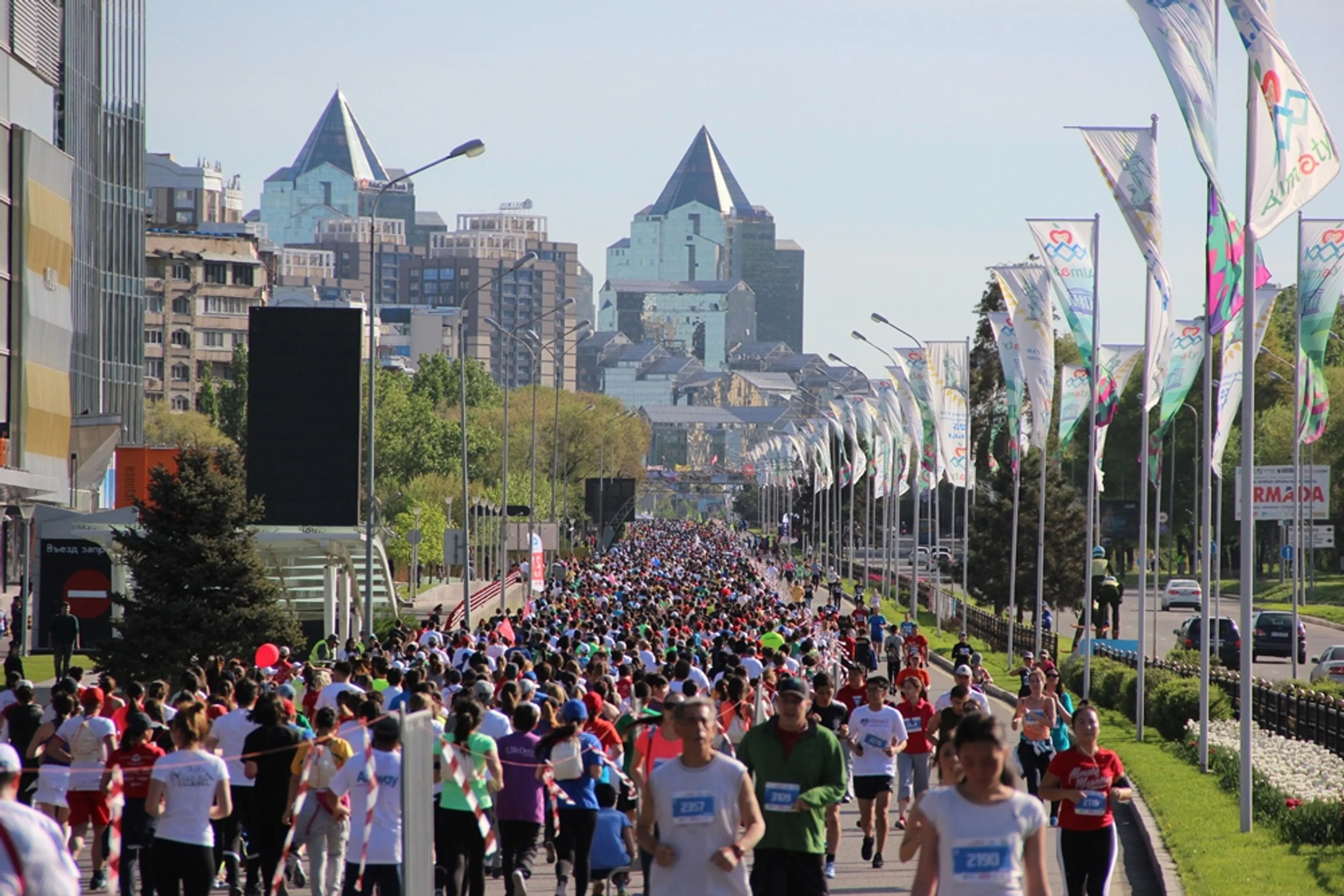 Капитал - По улицам Алматы пробежали 20 тысяч человек