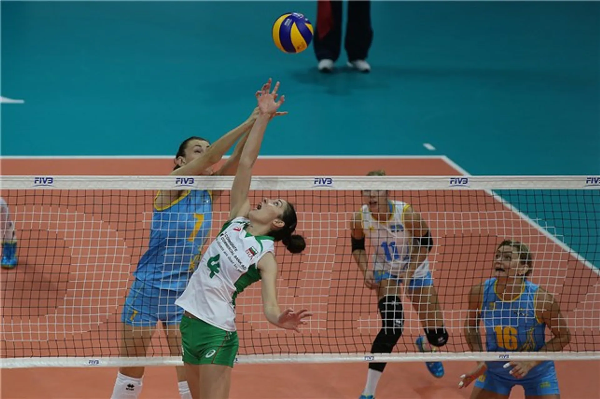 Капитал - Казахстанские волейболистки уступили соперницам из Болгарии