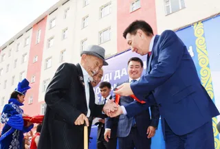 Капитал - 120 жителей Актау получили ключи от новых квартир