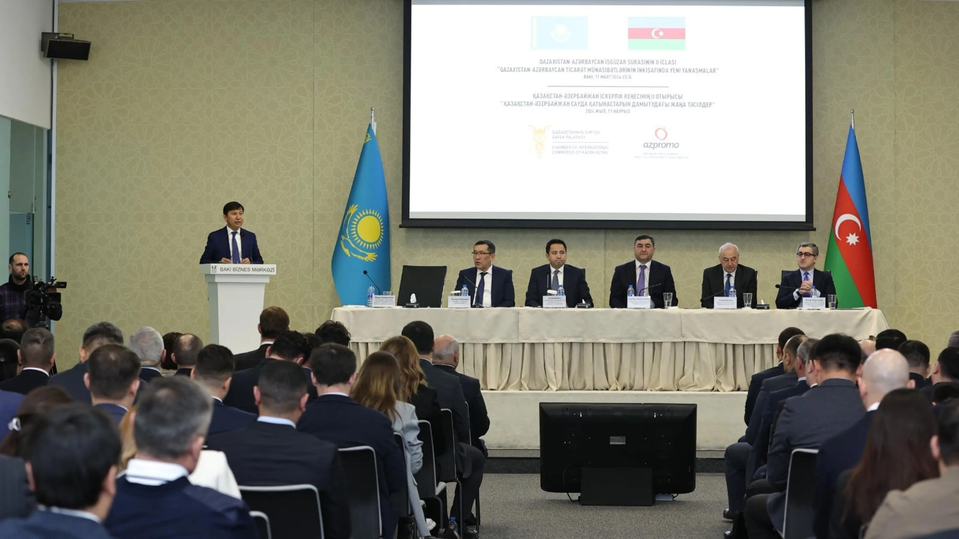 Капитал - Казахстанские предприниматели заключили 8 контрактов c азербайджанскими партнерами