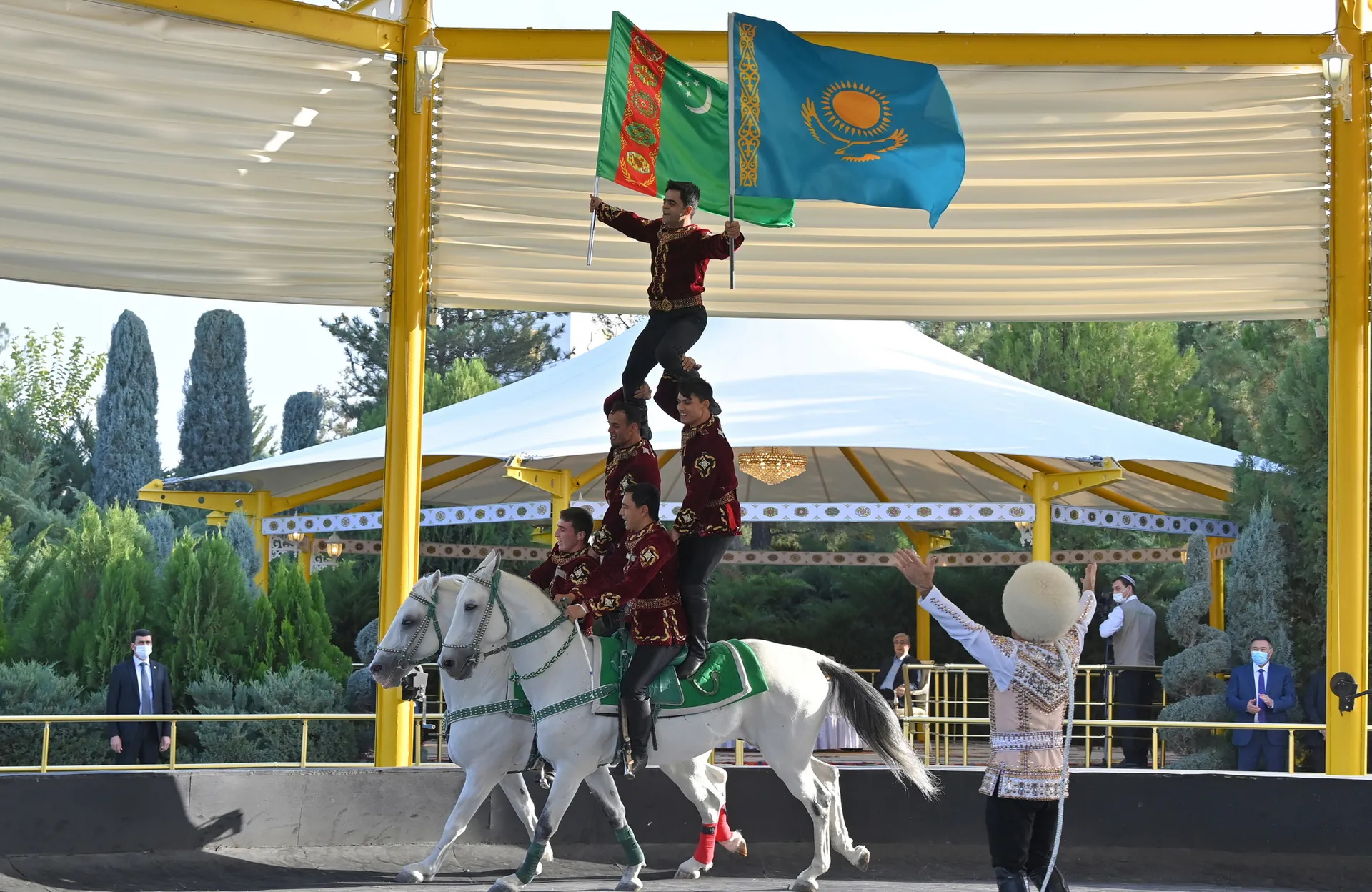 Капитал - Касым-Жомарт Токаев посетил Ахалтекинский конный комплекс