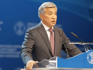 Капитал - Аким Астаны вручил ключи от квартир 11 педагогам