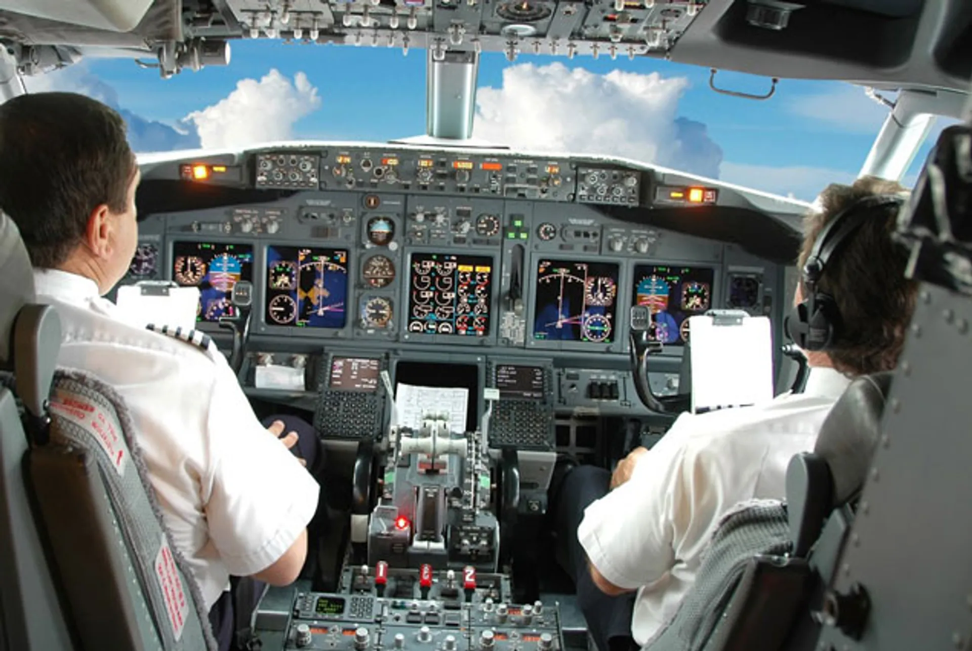 Капитал - Хакеры могут атаковать современные самолеты прямо в воздухе