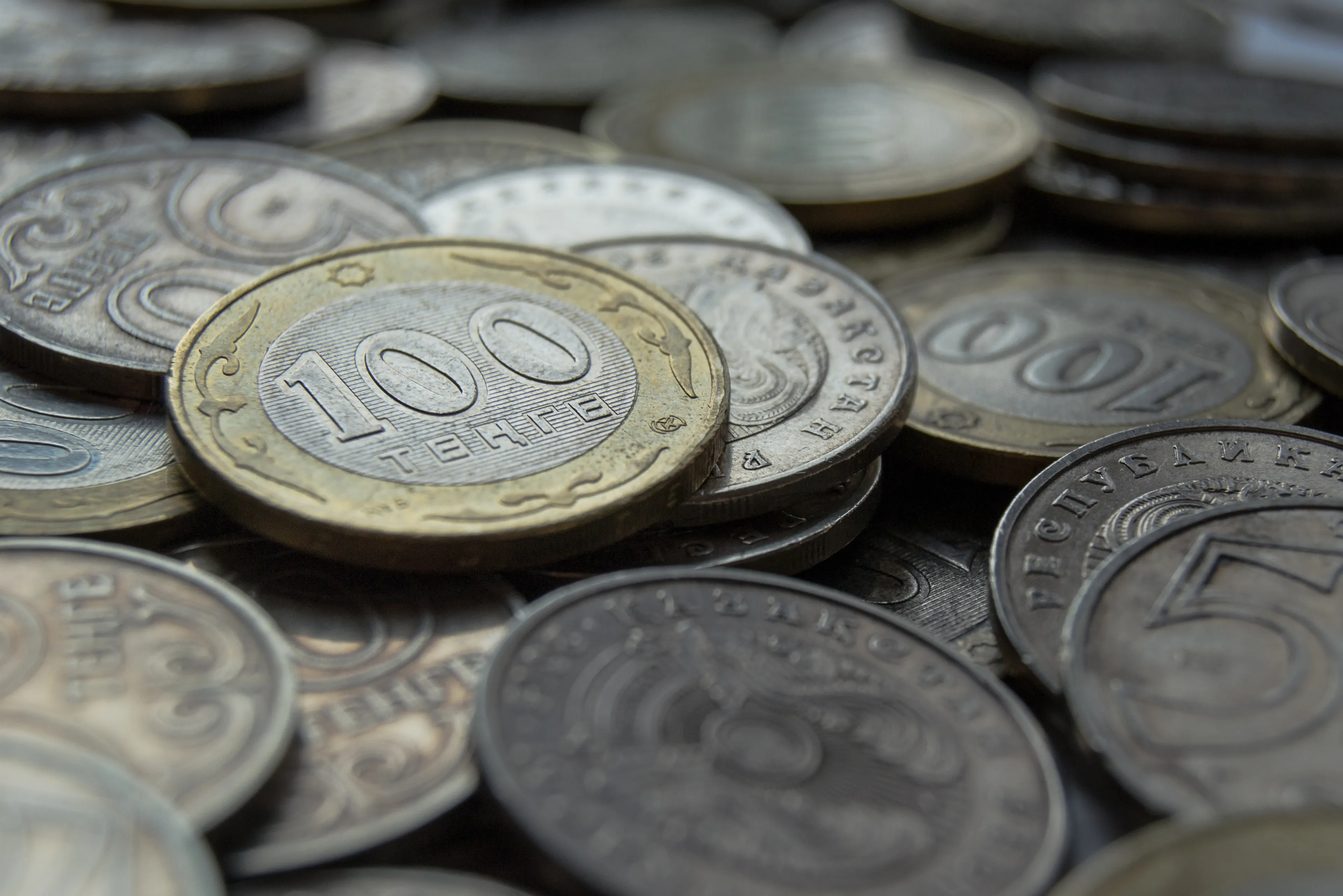 Капитал - На KASE доллар торгуется по 389,2 тенге