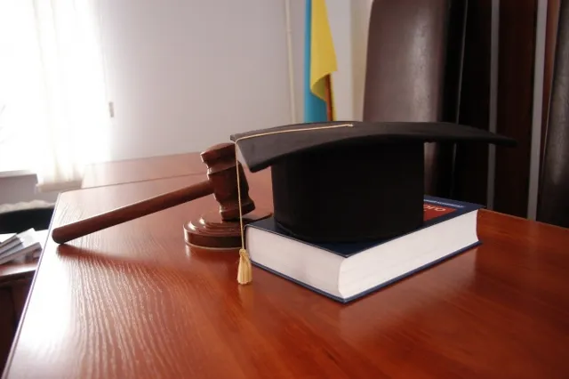 Ушел в отставку председатель суда Карагандинской области