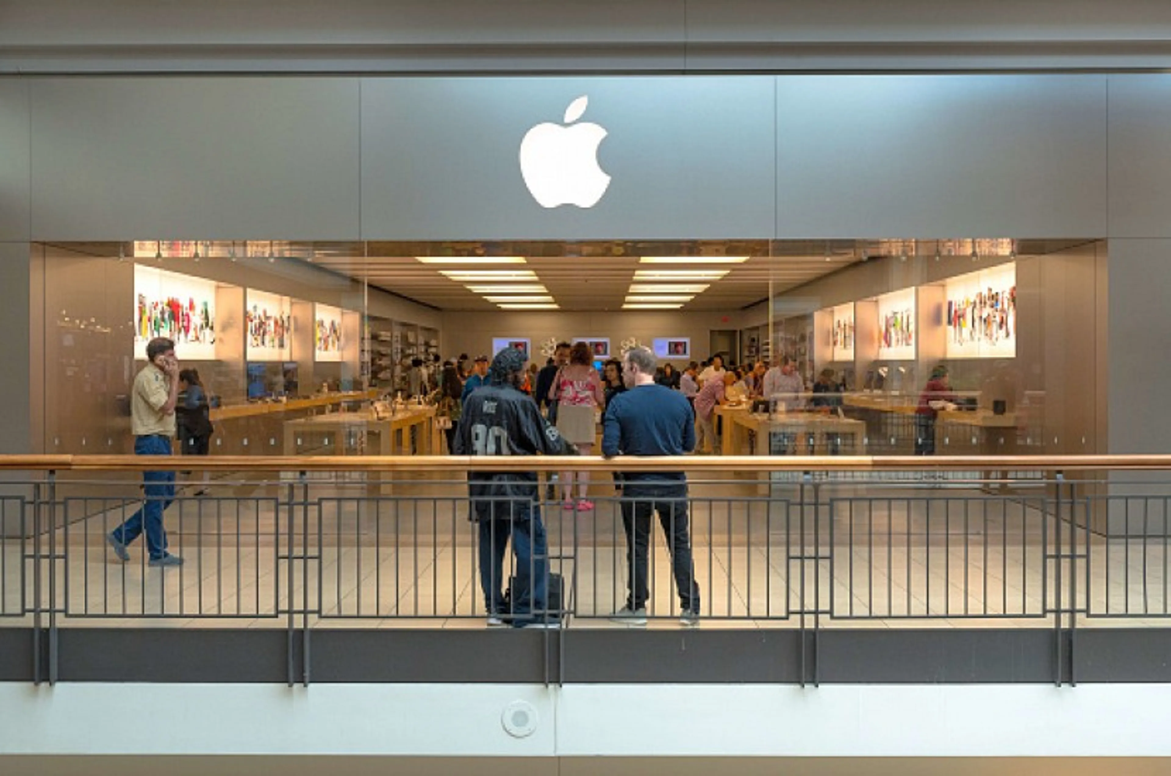 Капитал - Тим Кук объявил о решении снизить цены на iPhone