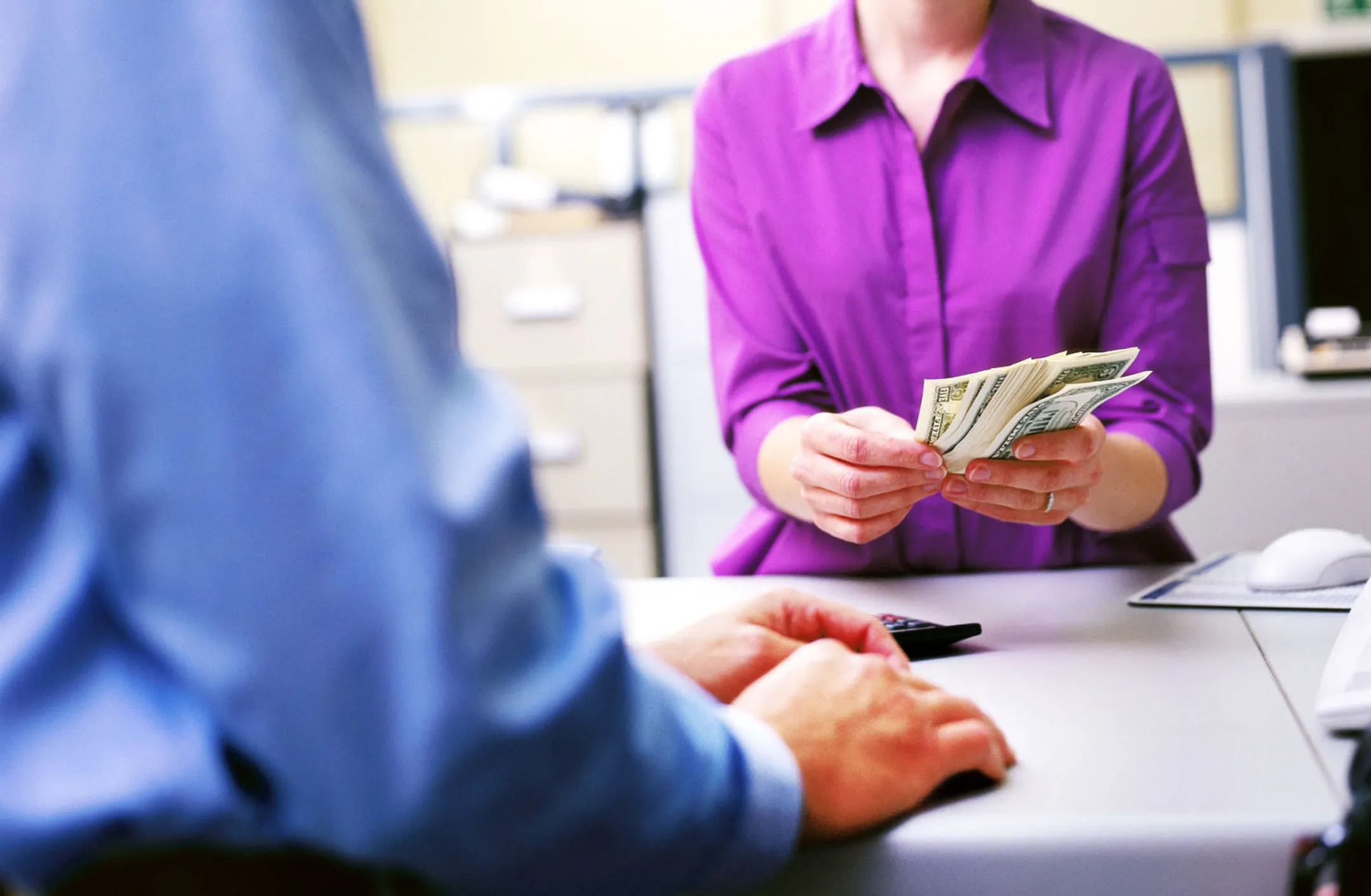 Банки не хотят показывать уровень предлагаемых зарплат - Image Kapital.kz