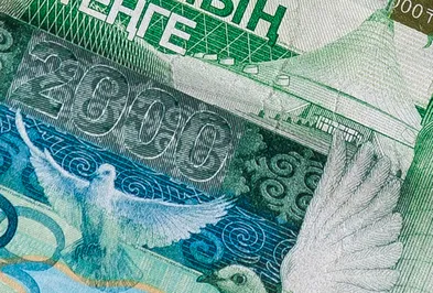 Нацвалюта удерживает отметку 324 тенге