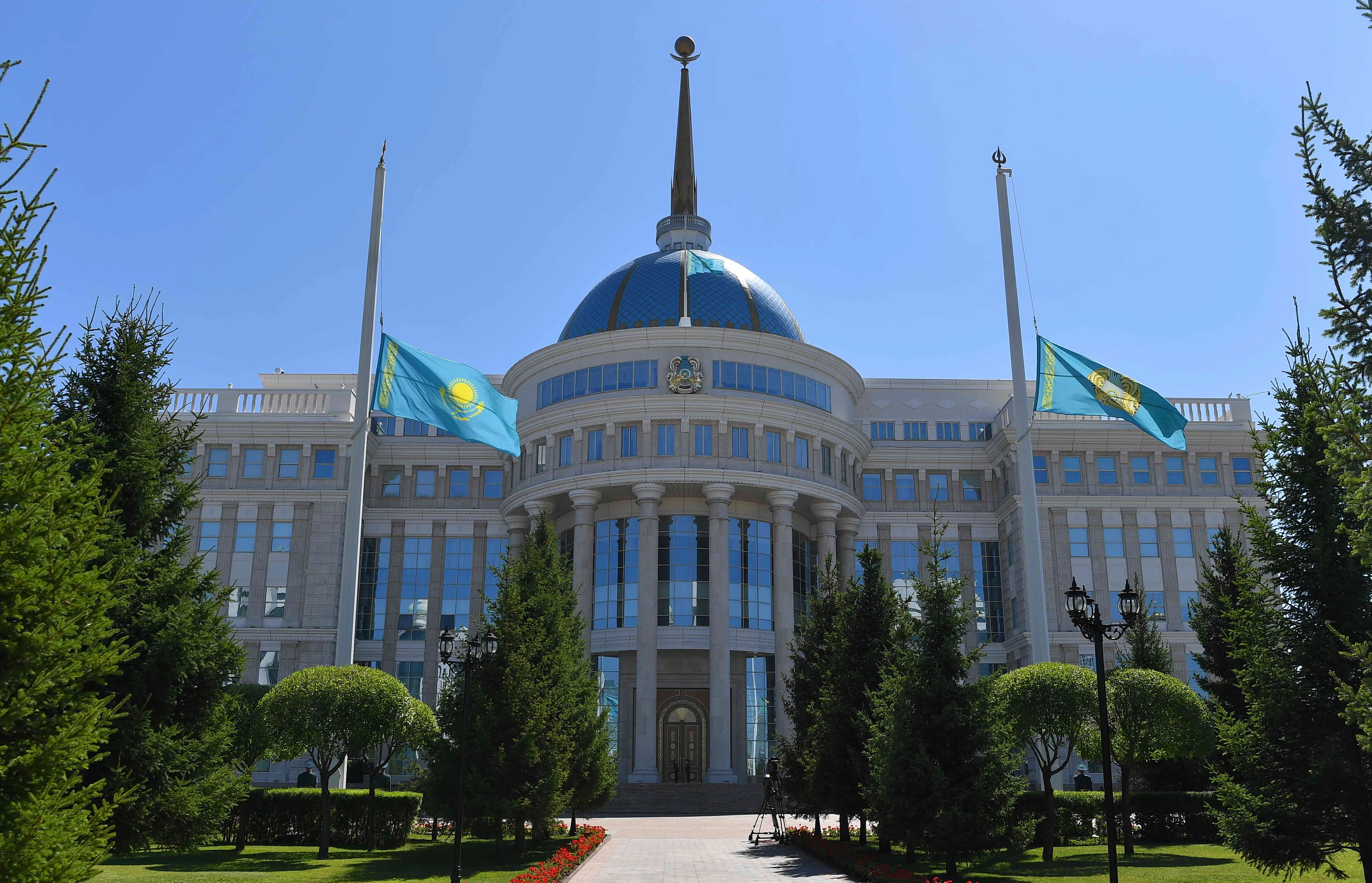 Президент поручил скорректировать планы развития регионов  