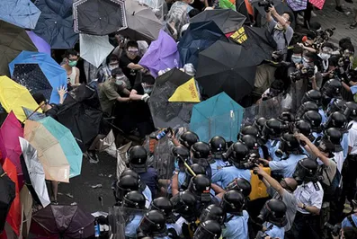 Демонстранты в Гонконге покинули баррикады