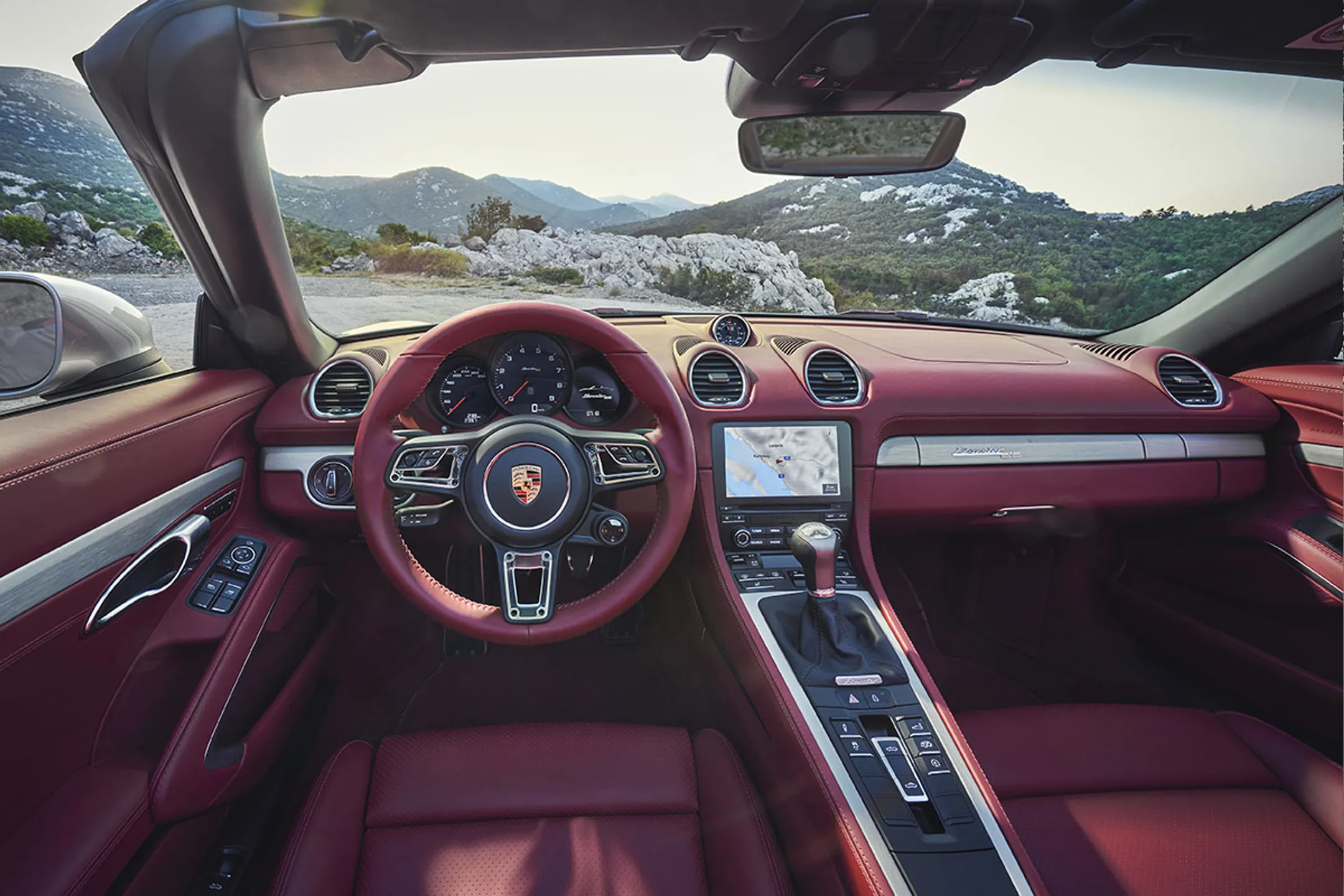 Лучшие авто года, новые лого Kia и GM, юбилей Boxster - Image Kapital.kz