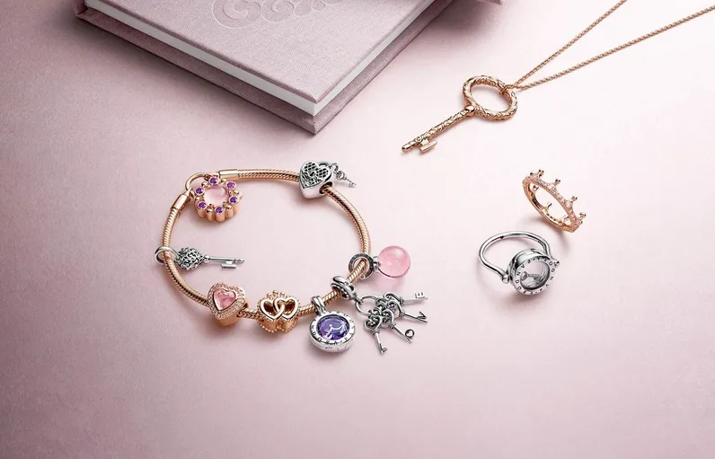 Pandora сделала модульный браслет мечтой миллионов женщин