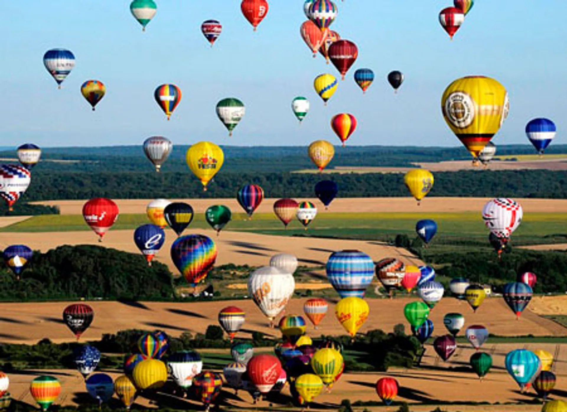 Капитал - 408 аэростатов подняли в небо Франции