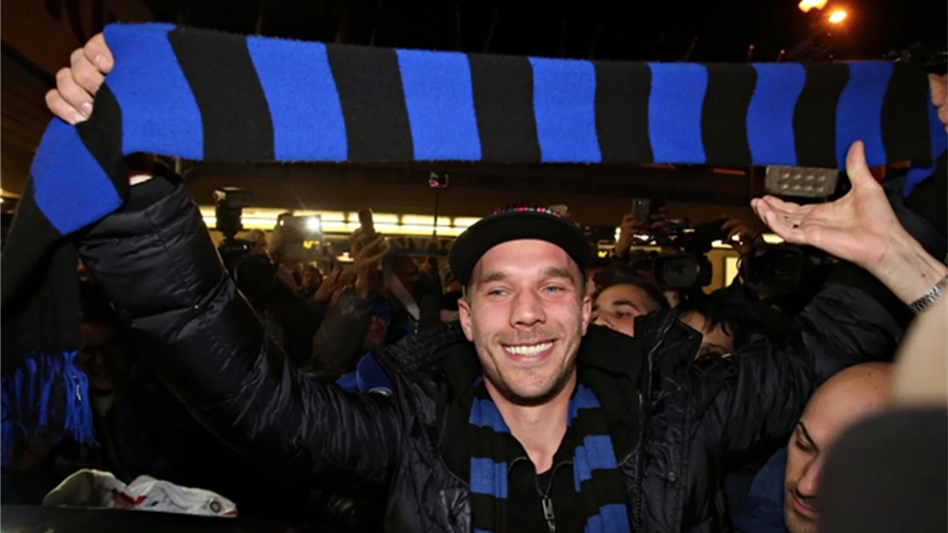 Капитал - «Арсенал» объявил об аренде Подольски в «Интер»