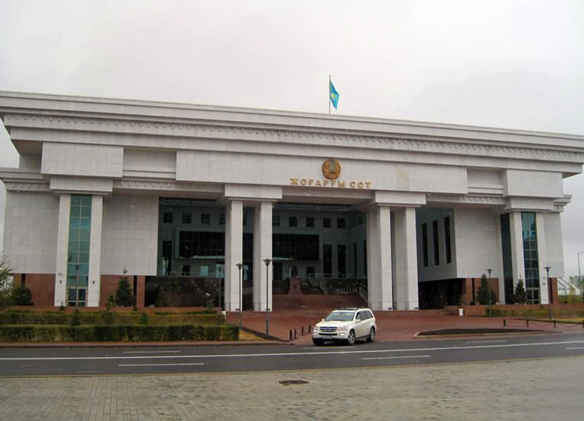 Капитал - Угроза самоподжога в здании Верховного суда