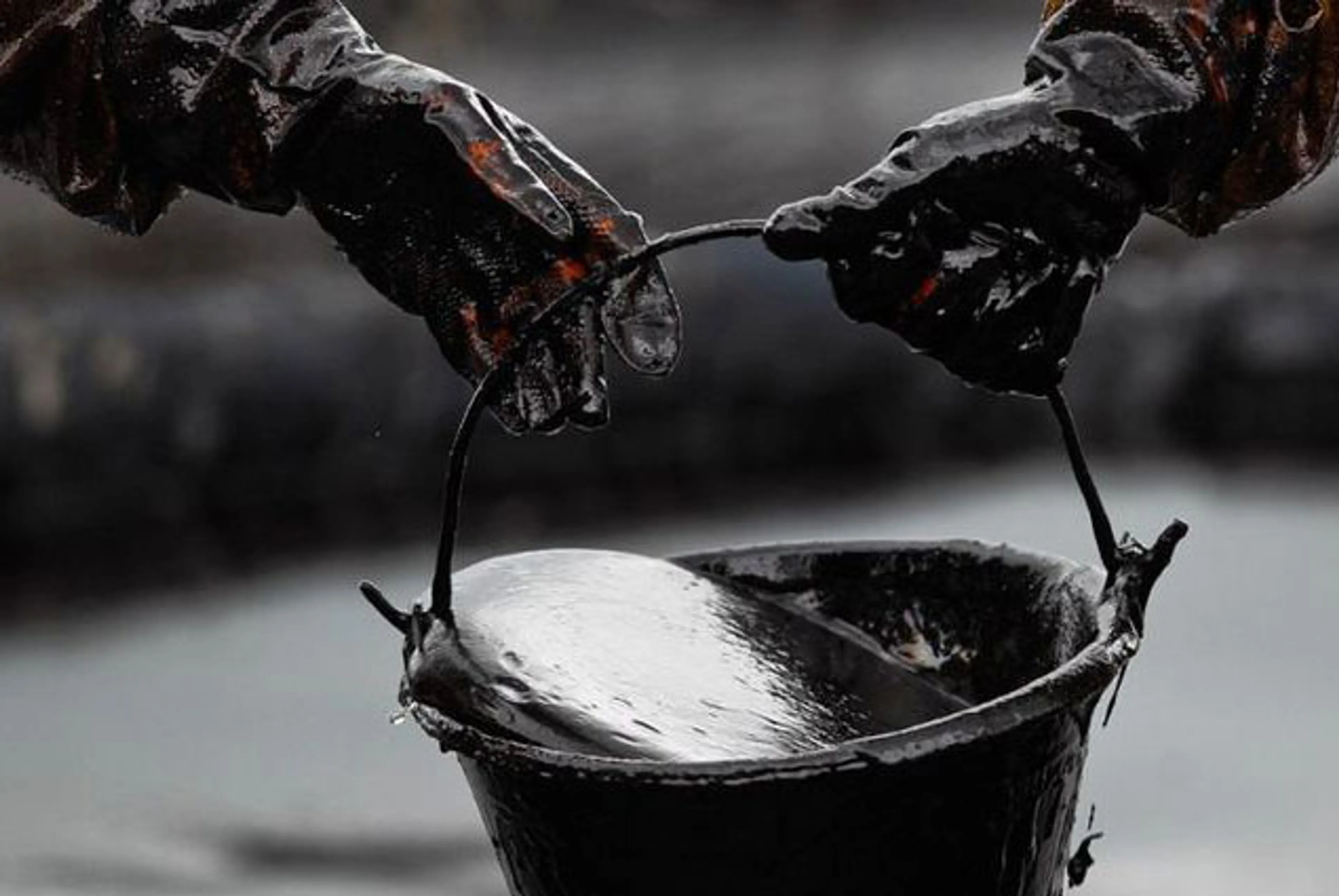 Капитал - Goldman Sachs снижает прогнозные цены на нефть