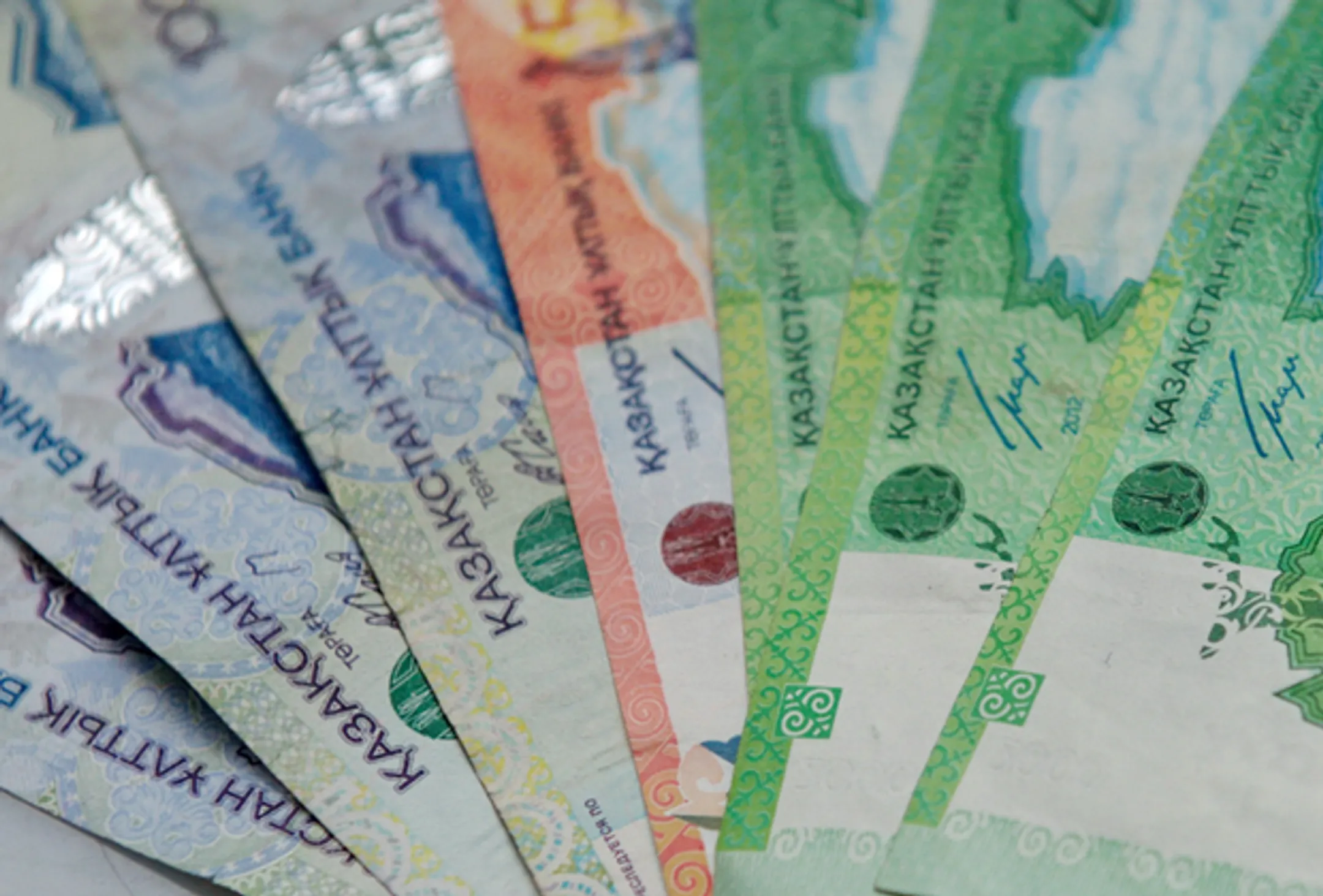 За сутки нацвалюта подешевела почти на 4 тенге - Image Kapital.kz