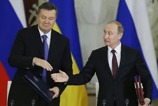 Капитал - Россия помогла Януковичу выехать в Крым