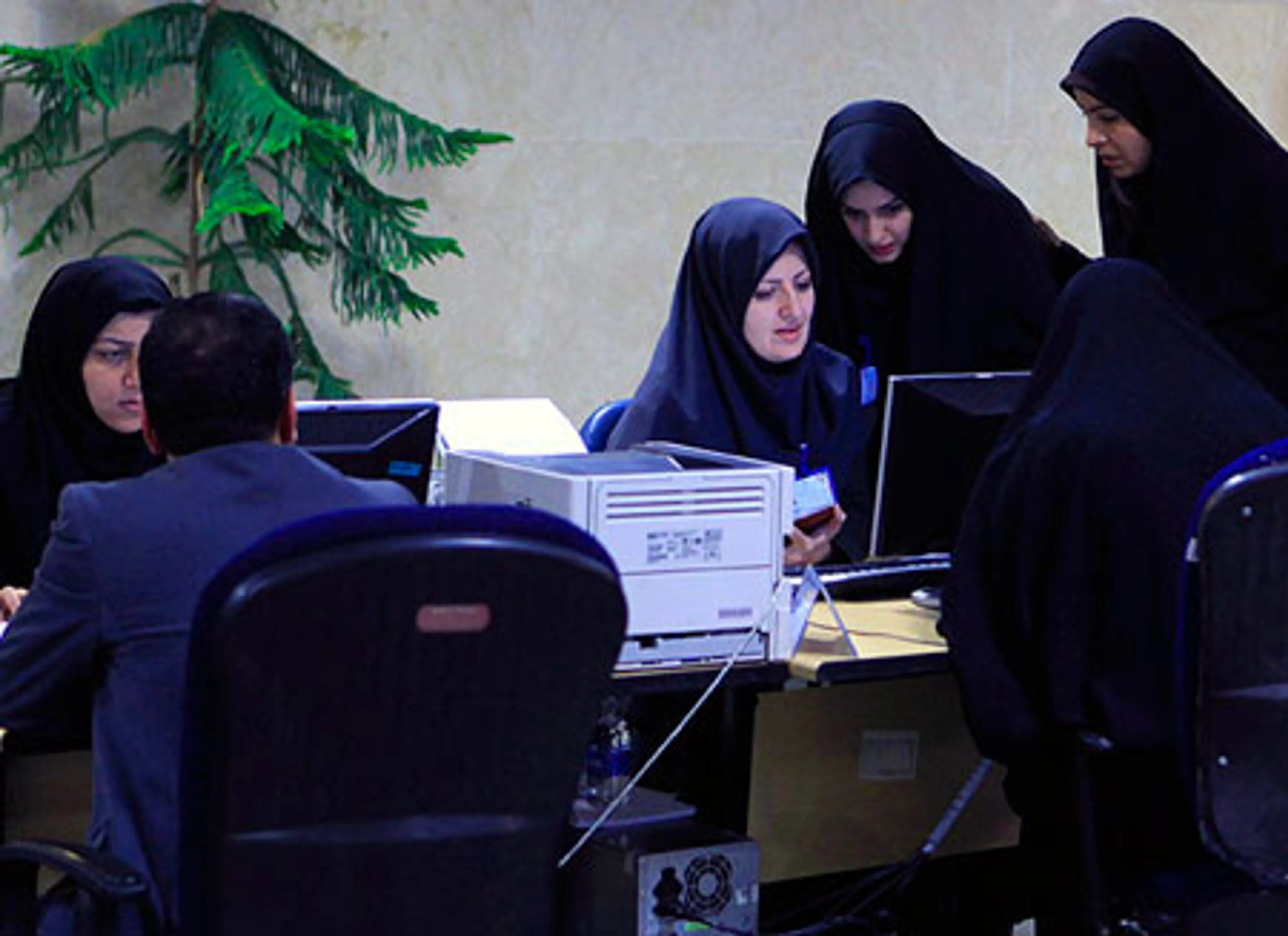 Капитал - В Иране сняли с выборов женщин кандидаток в президенты