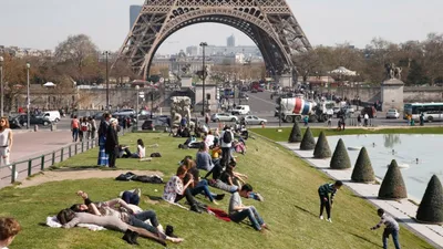 После терактов поток туристов во Францию упал на 10%